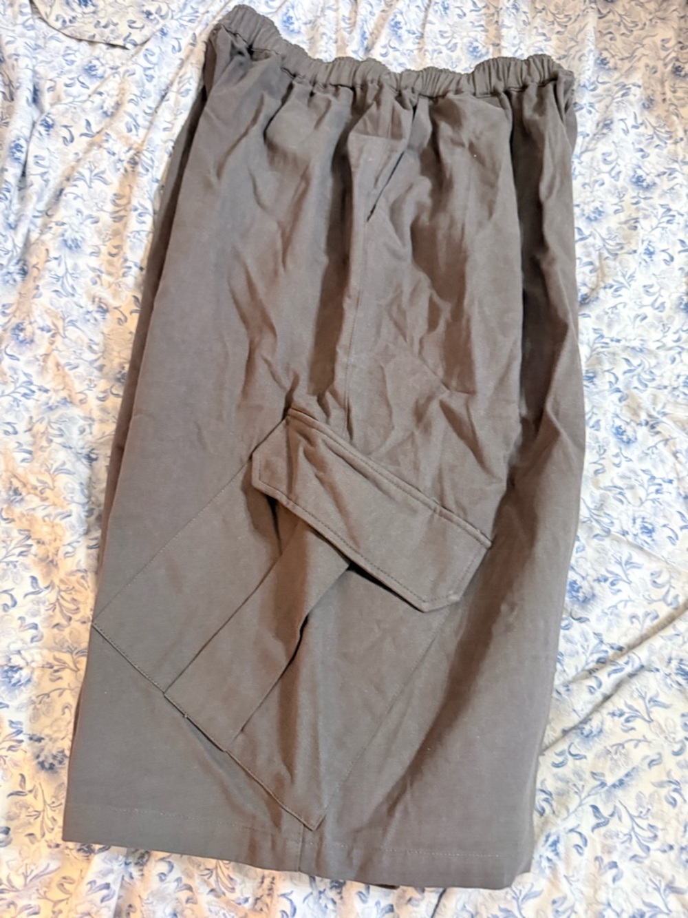 NWT Fashion Nova Women's Cargo Shorts in Army Grey - Picture 4 of 8